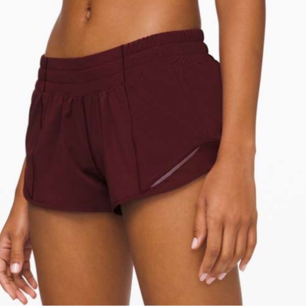 lululemon hotty hot shorts 2.5 inch